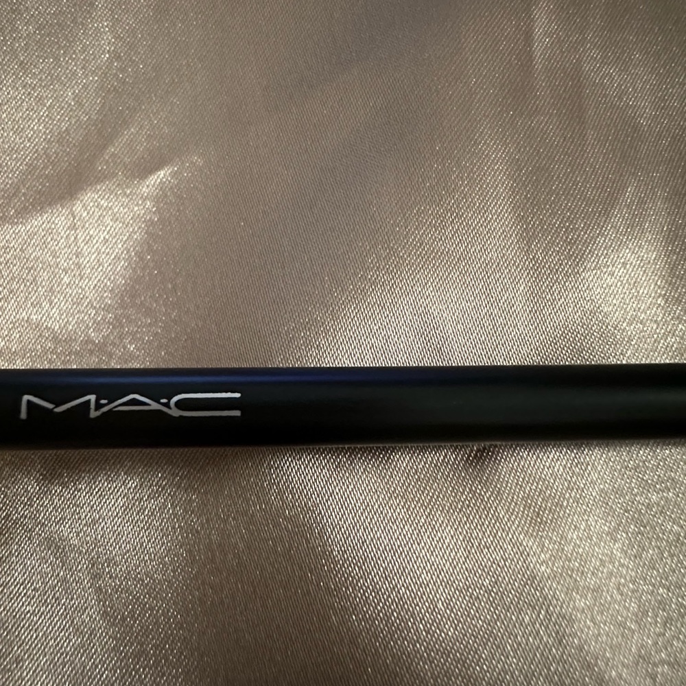 MAC Lingering Eye Brow Pencil (Old Style)
